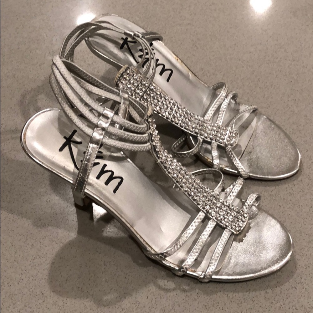 LAST CHANCE K&M Silver 2” party shoes EUC
